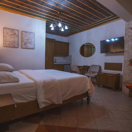 Kallinikos Guesthouse Káto Loutrákion Zewnętrze zdjęcie