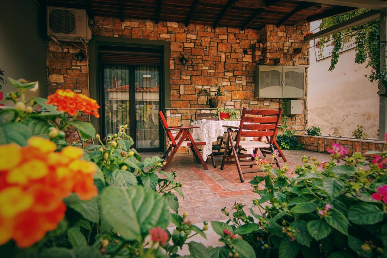 Kallinikos Guesthouse Káto Loutrákion Zewnętrze zdjęcie