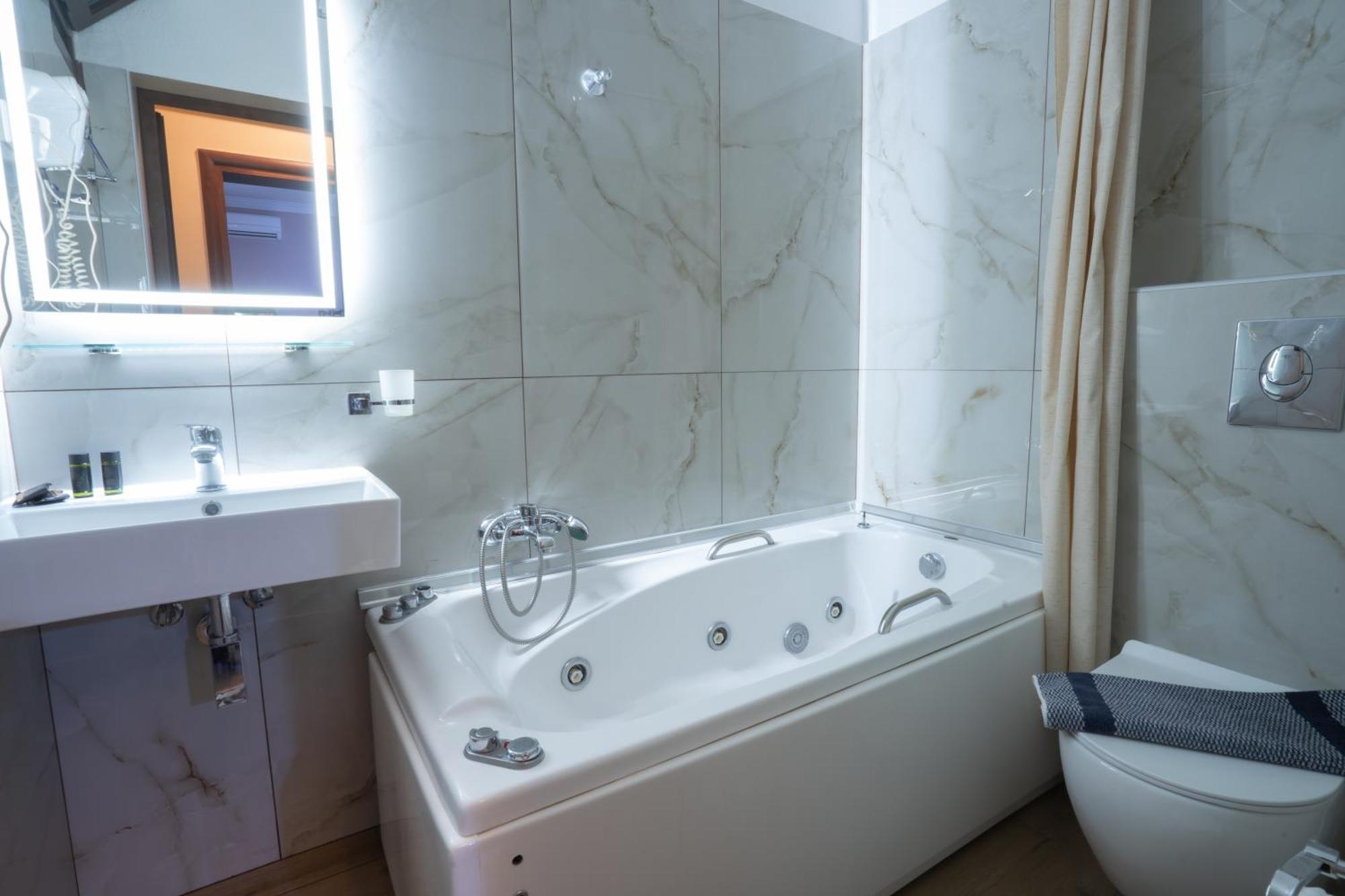 Kallinikos Guesthouse Káto Loutrákion Zewnętrze zdjęcie