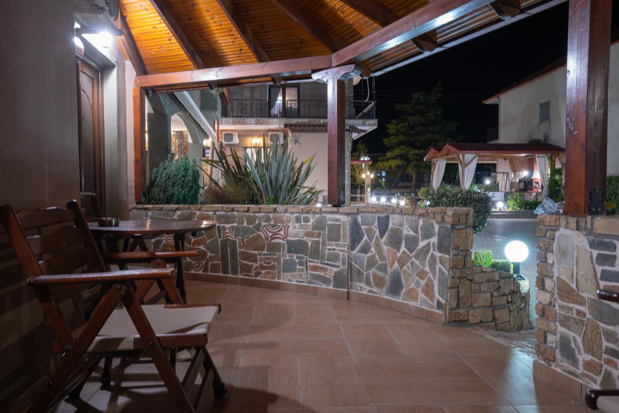 Kallinikos Guesthouse Káto Loutrákion Zewnętrze zdjęcie