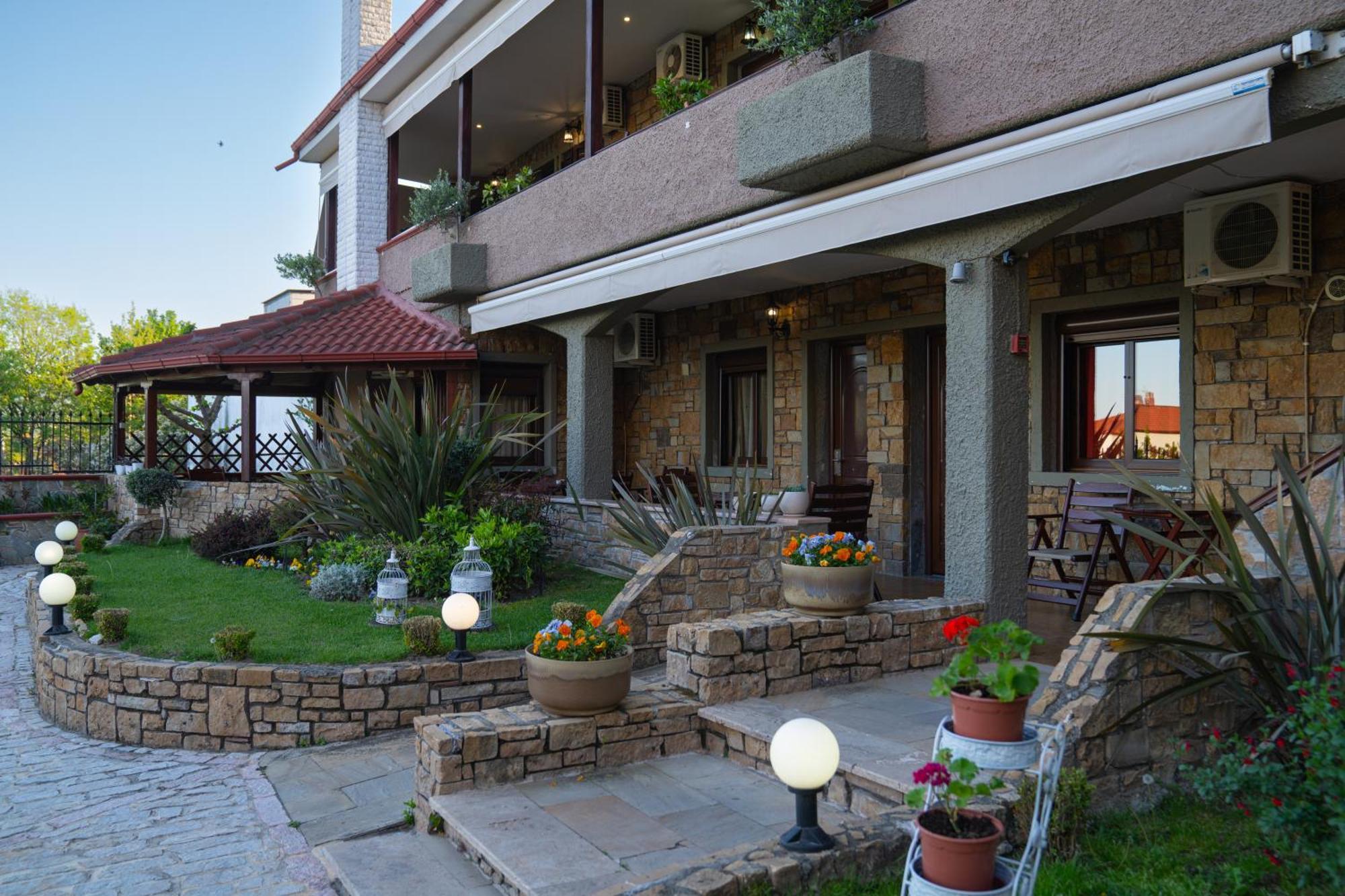 Kallinikos Guesthouse Káto Loutrákion Zewnętrze zdjęcie