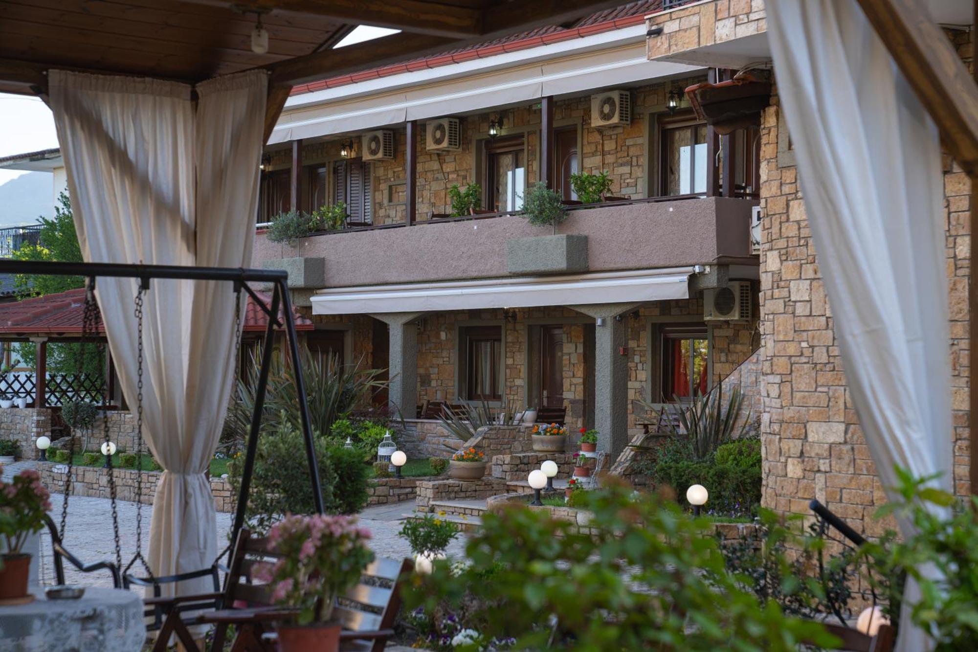 Kallinikos Guesthouse Káto Loutrákion Zewnętrze zdjęcie