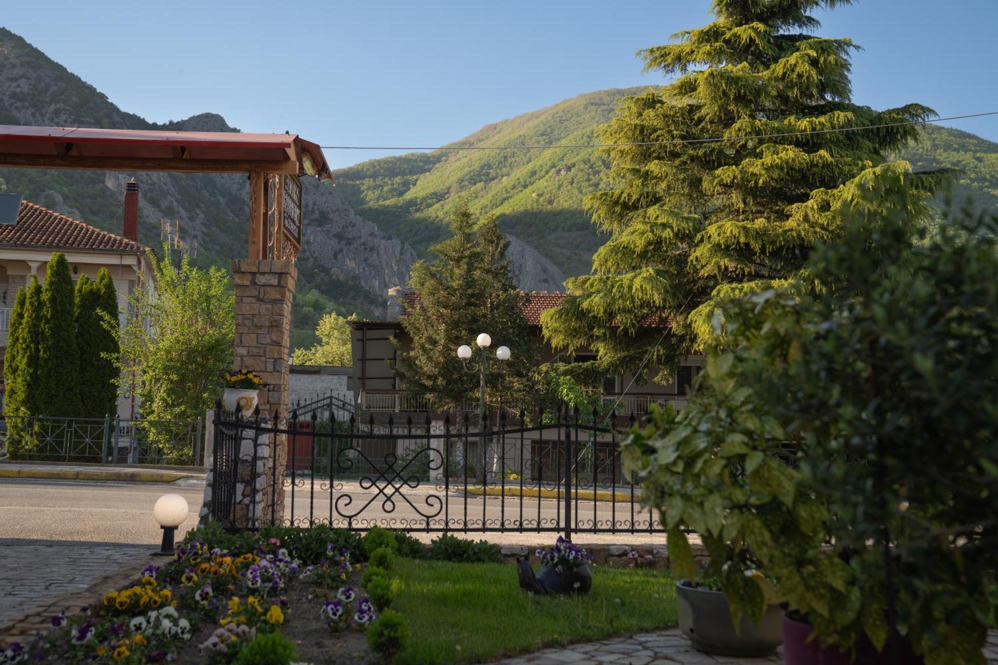 Kallinikos Guesthouse Káto Loutrákion Zewnętrze zdjęcie