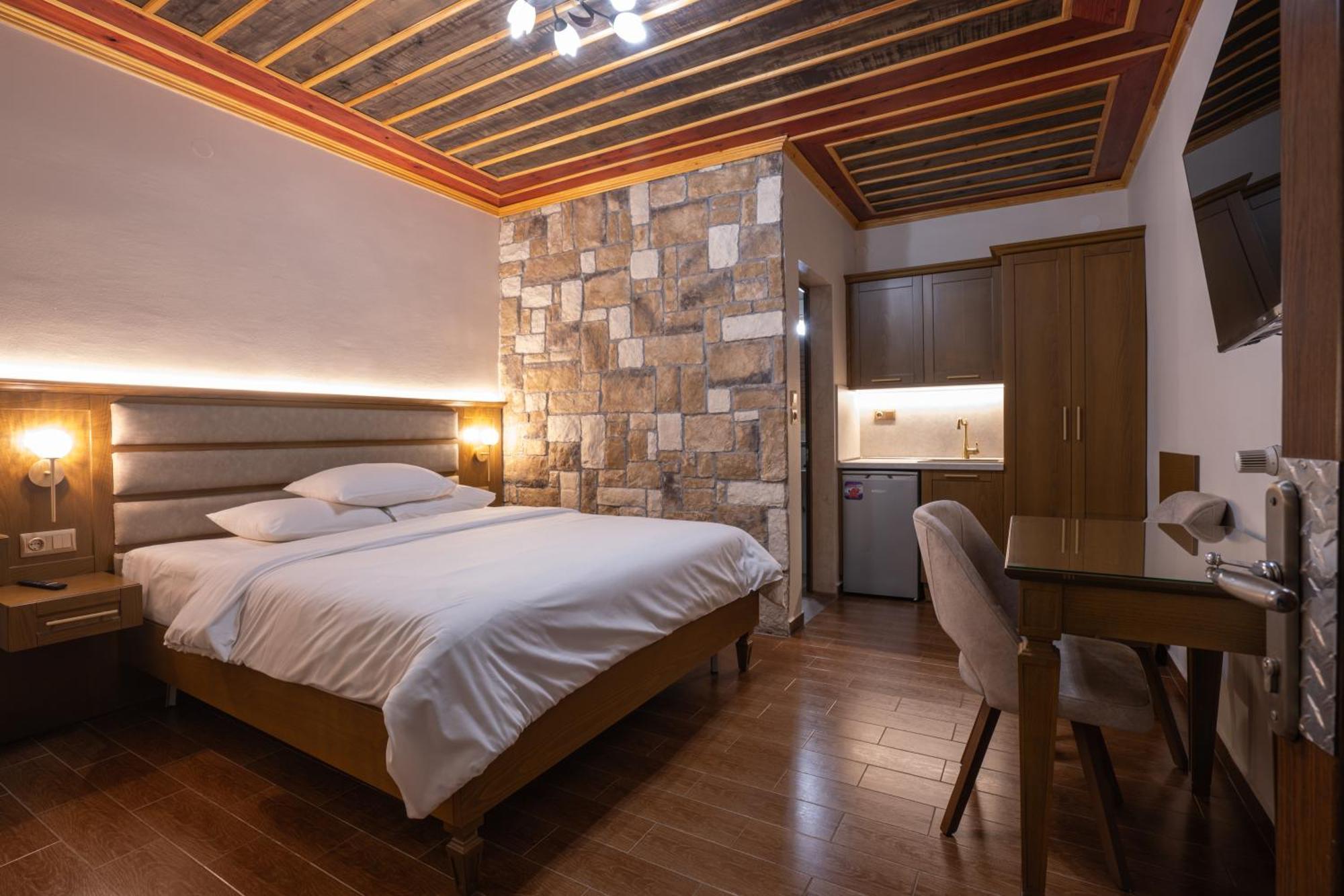 Kallinikos Guesthouse Káto Loutrákion Zewnętrze zdjęcie