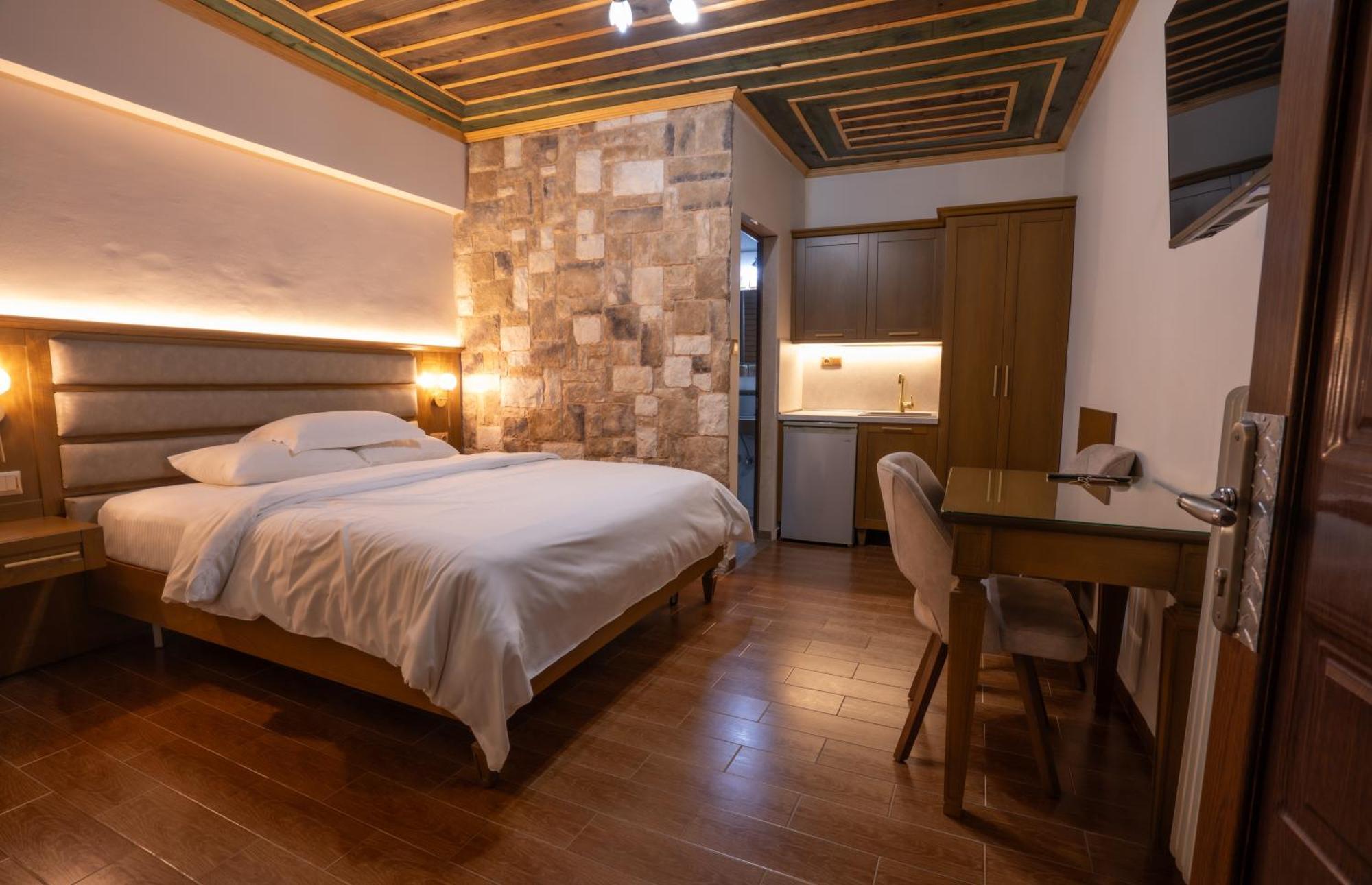 Kallinikos Guesthouse Káto Loutrákion Zewnętrze zdjęcie