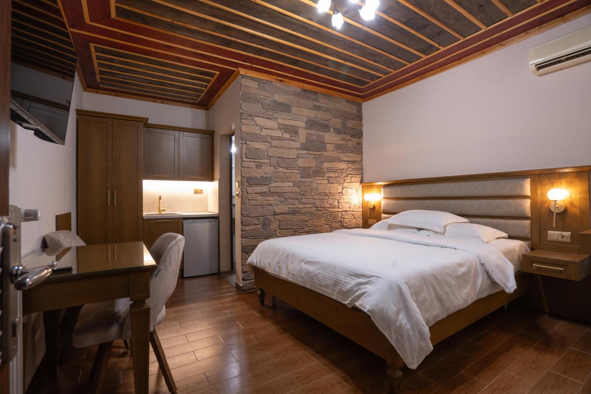 Kallinikos Guesthouse Káto Loutrákion Zewnętrze zdjęcie