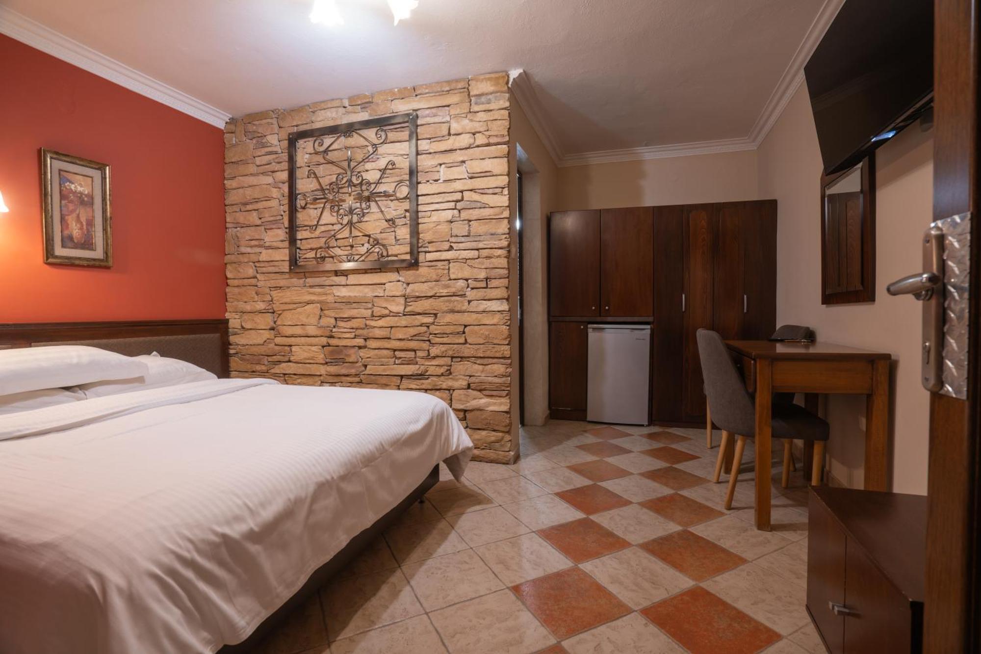 Kallinikos Guesthouse Káto Loutrákion Zewnętrze zdjęcie
