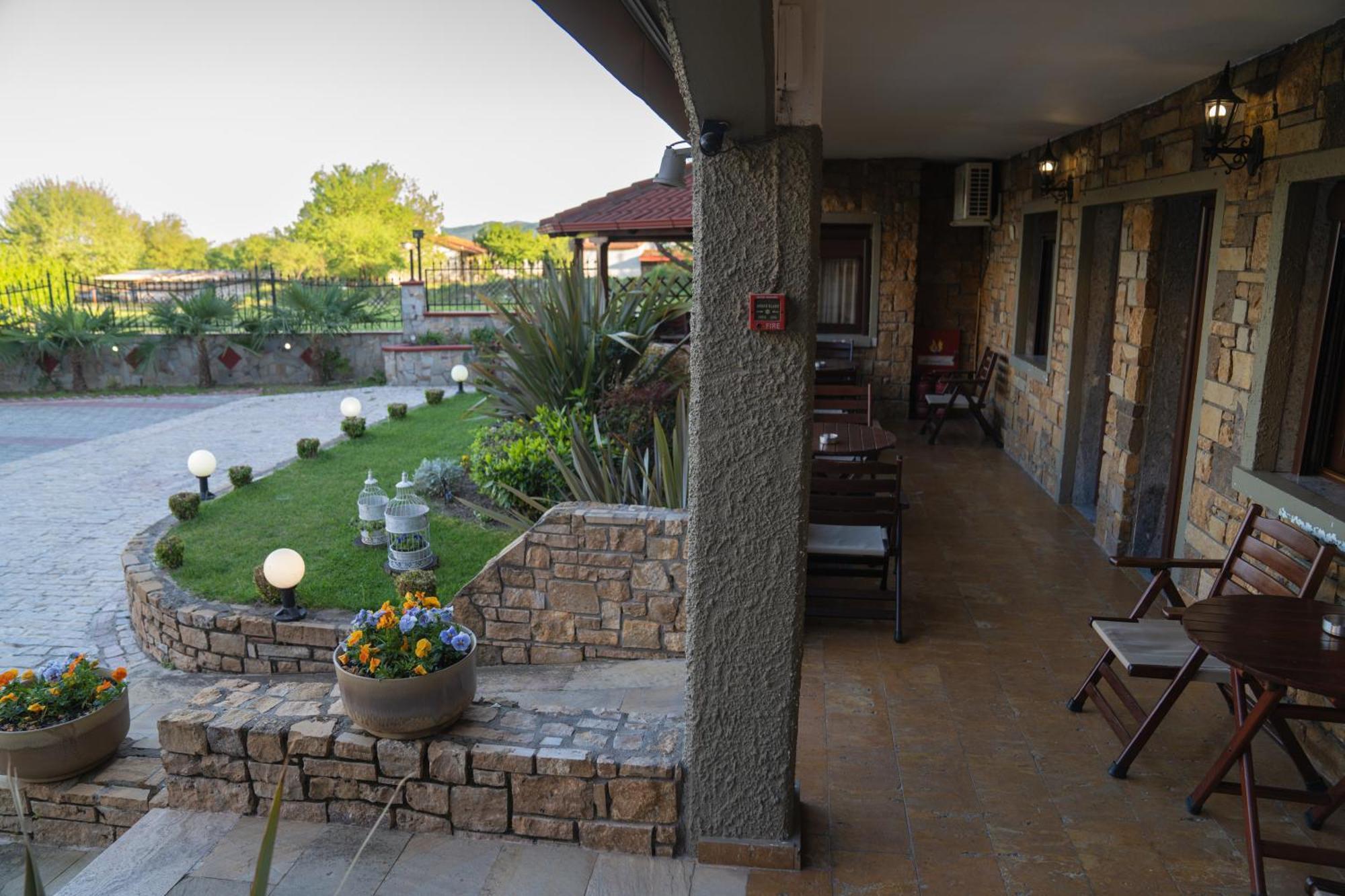 Kallinikos Guesthouse Káto Loutrákion Zewnętrze zdjęcie