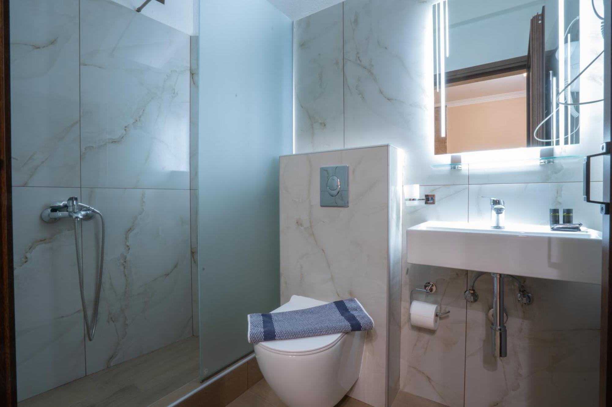 Kallinikos Guesthouse Káto Loutrákion Zewnętrze zdjęcie